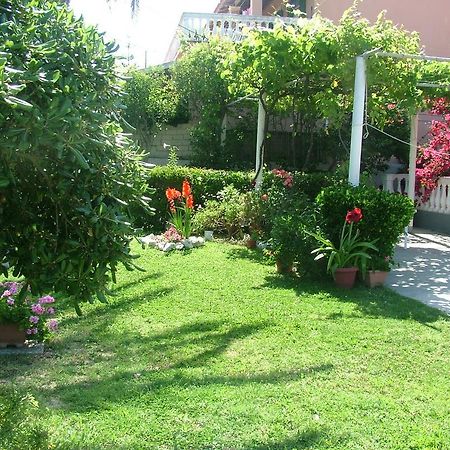 Spiridoula Apartments Агиос Стефанос Экстерьер фото
